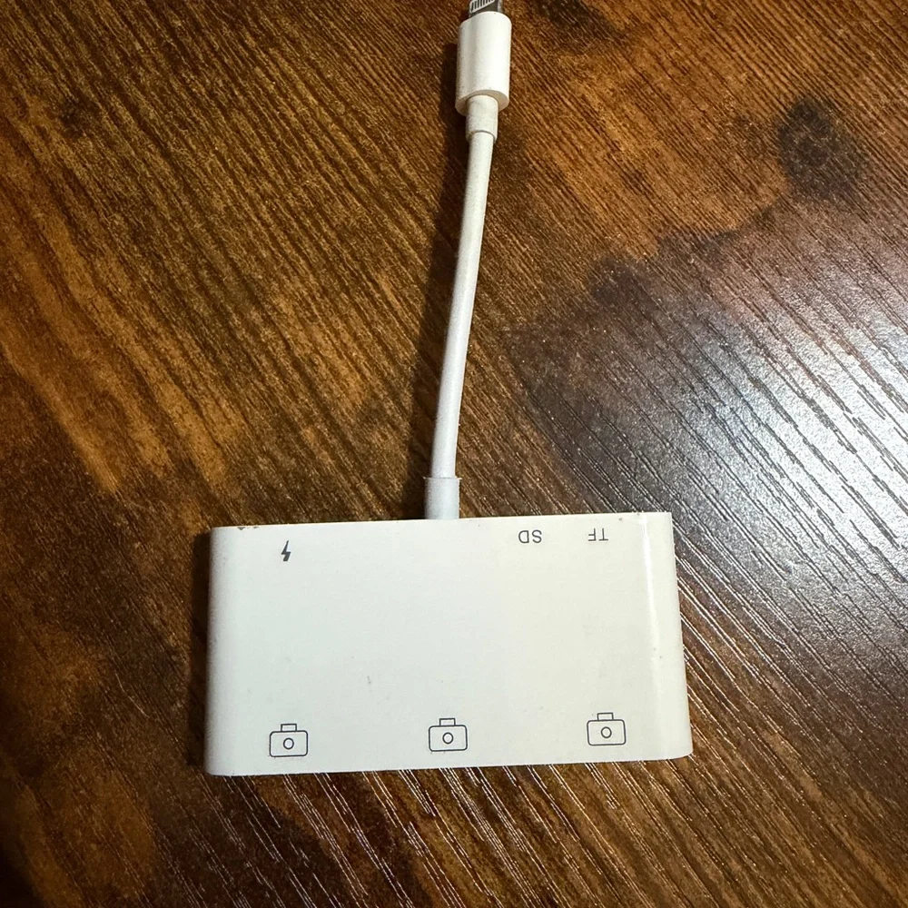 White Multi-Card/Camera Adapter Cable